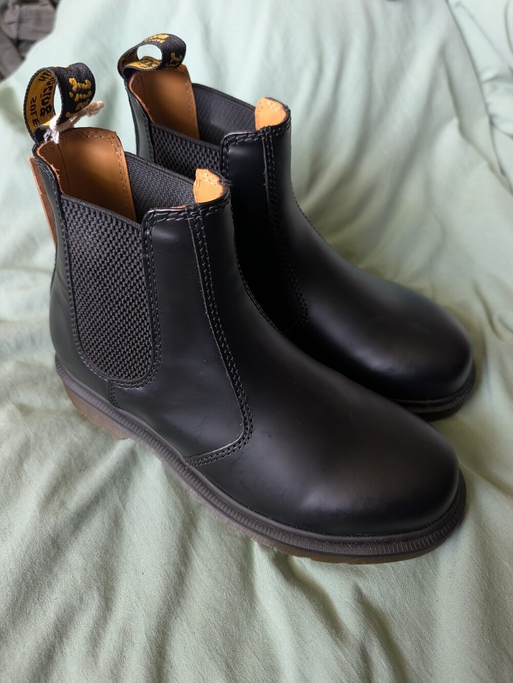 NWT Dr. Martens 2976 Chelsea Boot